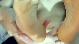 damn this big ass girl's juicy pussy and thick thighs look divine