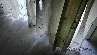 mi intrufolo in casa sua e scoppio mentre lo sconosciuto la incula asia divine