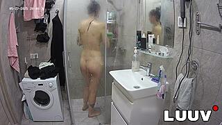 luuv alice, flash shaved pussy in shower for show?