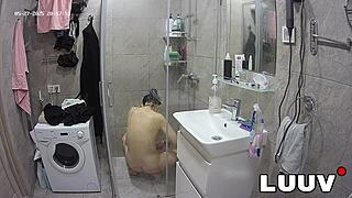 luuv alice, flash shaved pussy in shower for show?