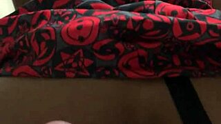 Fui jogar game ele chupou meu pau e gozou gostoso