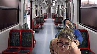 acochei no trem fodi secretaria gostosa lambendo buceta