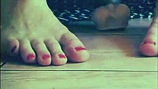 yo cute tranny veronica vegas shakes that ass with dildo play