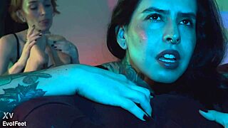 hey, my cute latina feet are all yours to worship and lick 😘👣