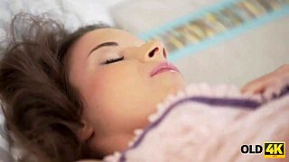 old man jumps in just right for hot anal with naughty babe 😏🍑