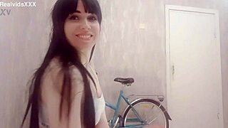 imagine slipping a buttplug in her ass and fake cock in pussy before hopping on that bike ride...