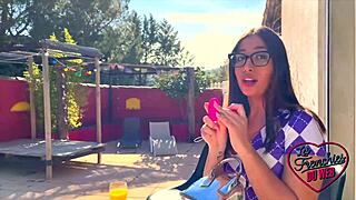 aloe et son cul denfer... il veut de la bite bien dure pour sa salope en lingerie