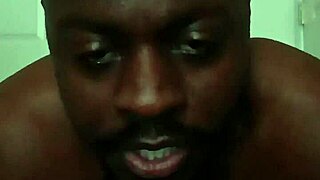 hey, taking off glasses mid-dance to explain fave workout view??