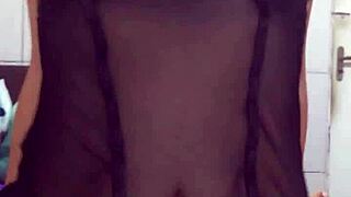 sentando gostoso e tomando leite na boca