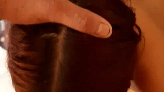 mi hermanastra chupando una polla dura con ganas