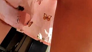 espiando a mi hermanastra se da cuenta que la estoy grabando y se deja tocar terminamos cogiendo parte 1