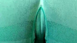 Milf Teases In Cameltoe Leggings