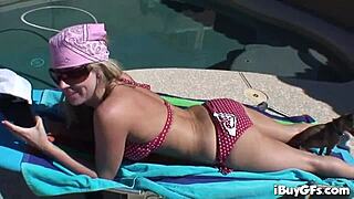 Carolyn Reese just chilling while getting fingered by a friend