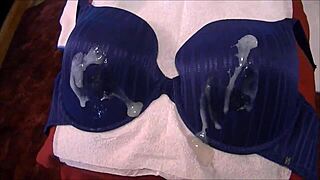 Punhetando E Gozando No Sutia Azul 38D With Big Tits And Cum