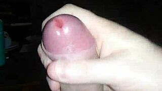 i cum watching tranny porn solo