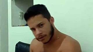 novinho dotado masturbating and cumming deliciously