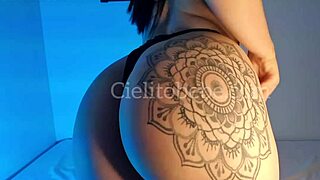 cielitobebe banging with legs wide open, wow! 😍