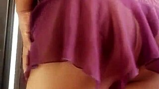 Travesti MODELANDO in a casual photoshoot