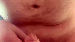 Hey, check out this gay solo handjob session! It's so hot 😏