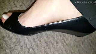 Intimate webcam sessions with amateurs.