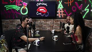 ela faz boquete pra deixar o pau duro e a gostosa mostra seus lindos peitos - bella mantovani e o fera