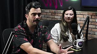 ela faz boquete pra deixar o pau duro e a gostosa mostra seus lindos peitos - bella mantovani e o fera