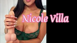 Yanks amateur beauty shows off her twerking skills and teases in a striptease performance
