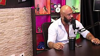 gostosa mostra a bunda e sua buceta lisinha - gabriel e julia vida safada.