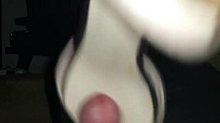 This shoefuck is so fetishy with cumshot on feet! 😍