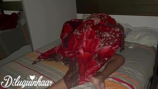 मेरे फ्रेंड डबेबीगर्ल1 को शीट्स के नीचे छुपाकर चोद रहा हूँ