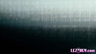 Watch Alexis Crystal and Nesty lick each other?