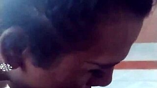 Obediente Travesti Chupando Verga con Pasión