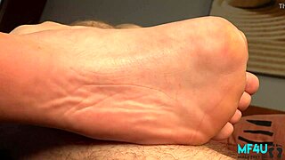 fit european twink shows bare feet while wanking