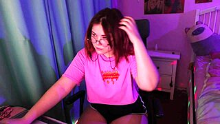 This beautiful redhead cutie is moaning on webcam using her vibrator for solo pleasure 😍