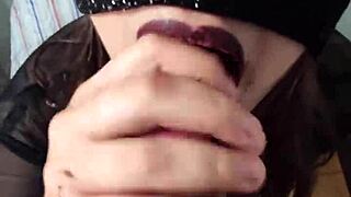 Hot Teenager Performs Amazing Blowjob With Cumshot In Mouth