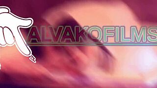 así no pares, dame más en el jacuzzi con bombeo salvaje. sigue dándome duro sin parar.