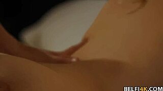 hey, lonely blonde finally hooks up with her roommate 😏