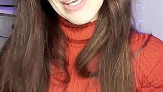 Carolina Iena's wet pussy gets pleasure from solo fingering