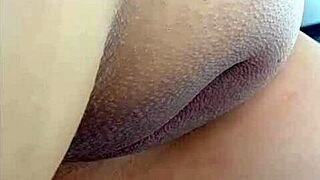 अरे, ये कैम गर्ल अपनी टाइट कैमेलटो दिखा रही है! 😍