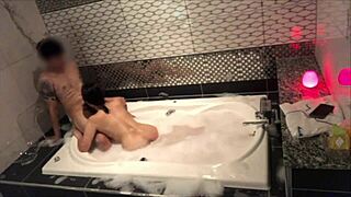 मैं अपने जापानी लवर के साथ स्टीमी मोमेंट्स रोक ना सकूं