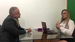 reuniao com diretor acabou em gozada na boca