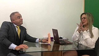 reuniao com diretor acabou em gozada na boca