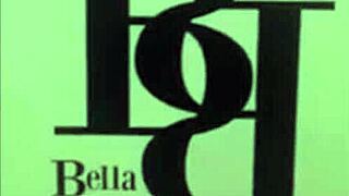 Kat Tetona Shows Off Her Big Tits