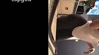 ketlyd d says, 'check out my big tits on ig live'