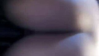 Meto un enorme pepino a mi panocha y me vengo a chorros 😏