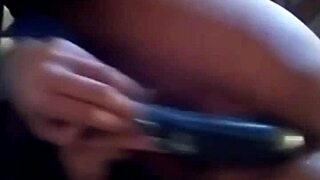 Meto un enorme pepino a mi panocha y me vengo a chorros 😏