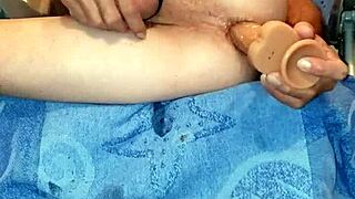 hold my legs, i'm gonna cum so hard!