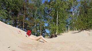 Naked redhead out in public, wow! 😲