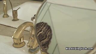 Ebony milf getting fucked by parole officer in office 😈