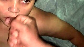 branquinha levando gozada na boca